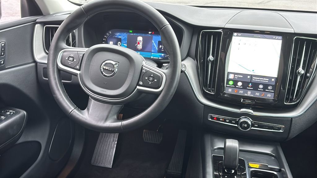 Used 2025 Volvo XC60 B5 Core AWD/4WD image 7