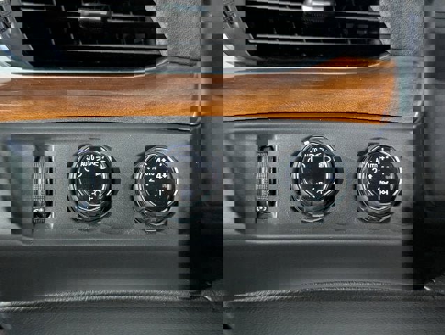 Used 2016 Cadillac Escalade Luxury image 35