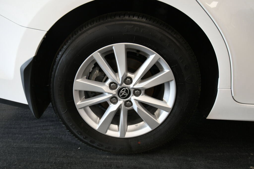 Used 2025 Toyota Camry LE image 29