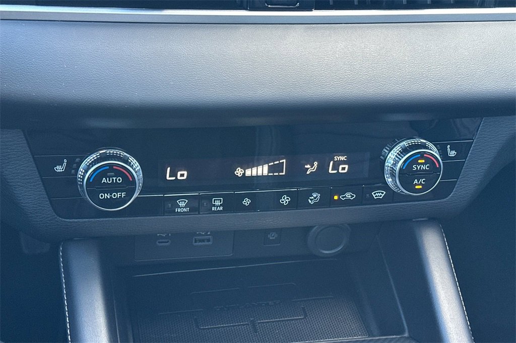 New 2025 Mitsubishi Outlander SE image 21