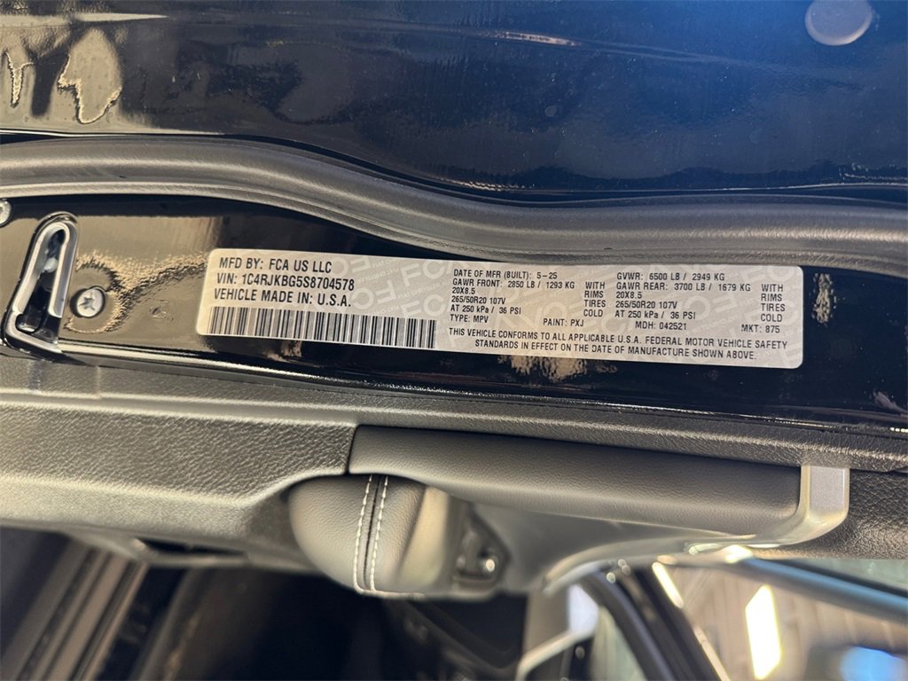 New 2025 Jeep Grand Cherokee L Limited w/ Black Appearance Package image 31