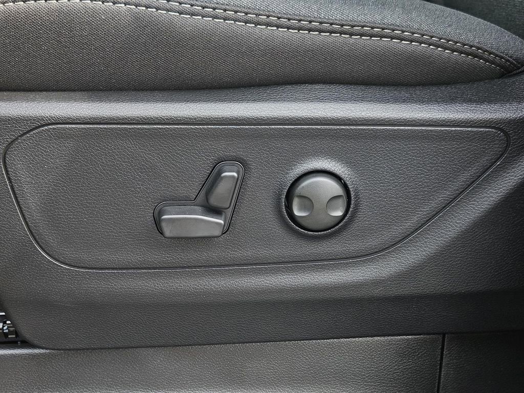 New 2026 RAM 1500 4x4 Crew Cab image 30