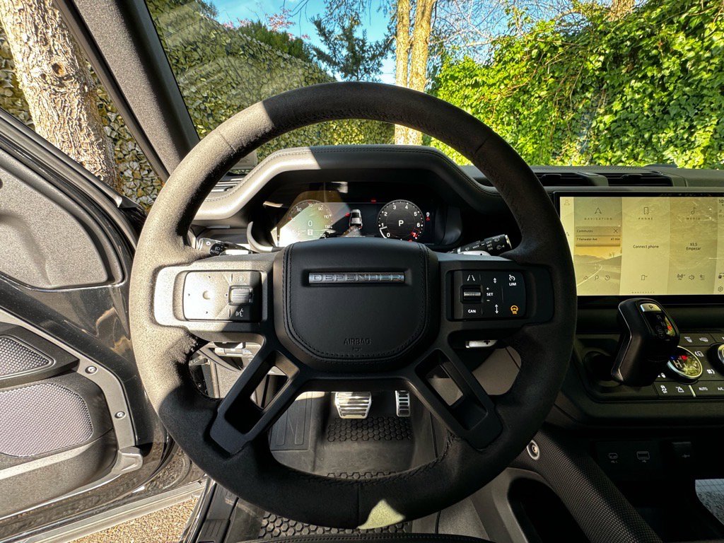 Used 2024 Land Rover Defender 110 V8 image 10