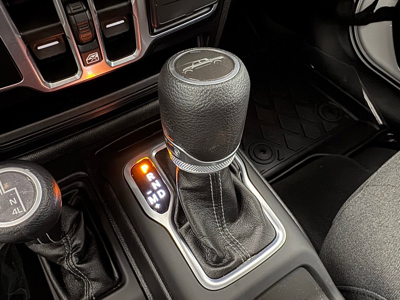 Used 2025 Jeep Gladiator Sport image 21