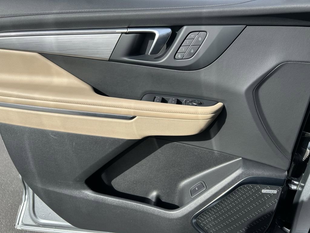 Used 2025 Buick Enclave Preferred w/ Power Package image 22