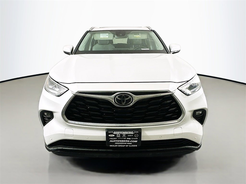 Used 2022 Toyota Highlander Limited image 2