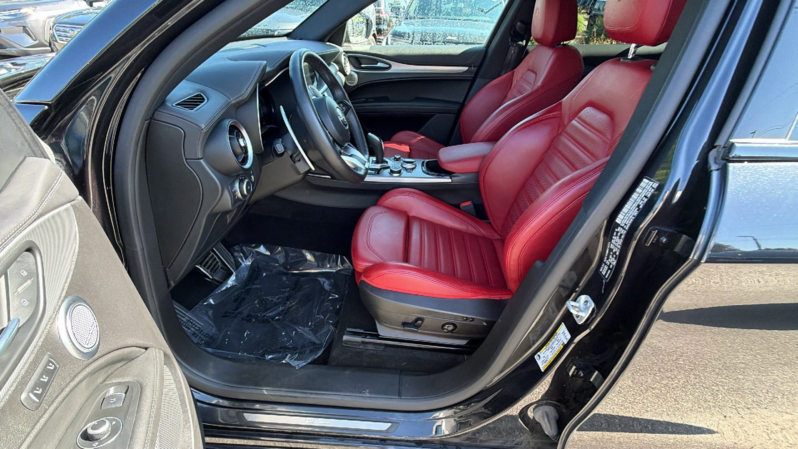 Used 2025 Alfa Romeo Stelvio Sprint AWD/4WD image 17