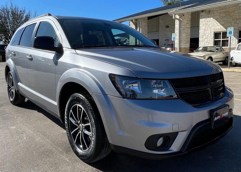 Used 2018 Dodge Journey SXT w/ Connectivity Group FWD image 3