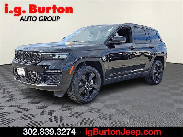 Certified 2025 Jeep Grand Cherokee Limited w/ Black Appearance Package image 3