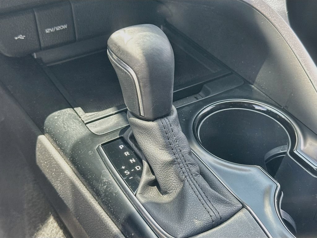 Used 2020 Toyota Camry SE FWD image 16