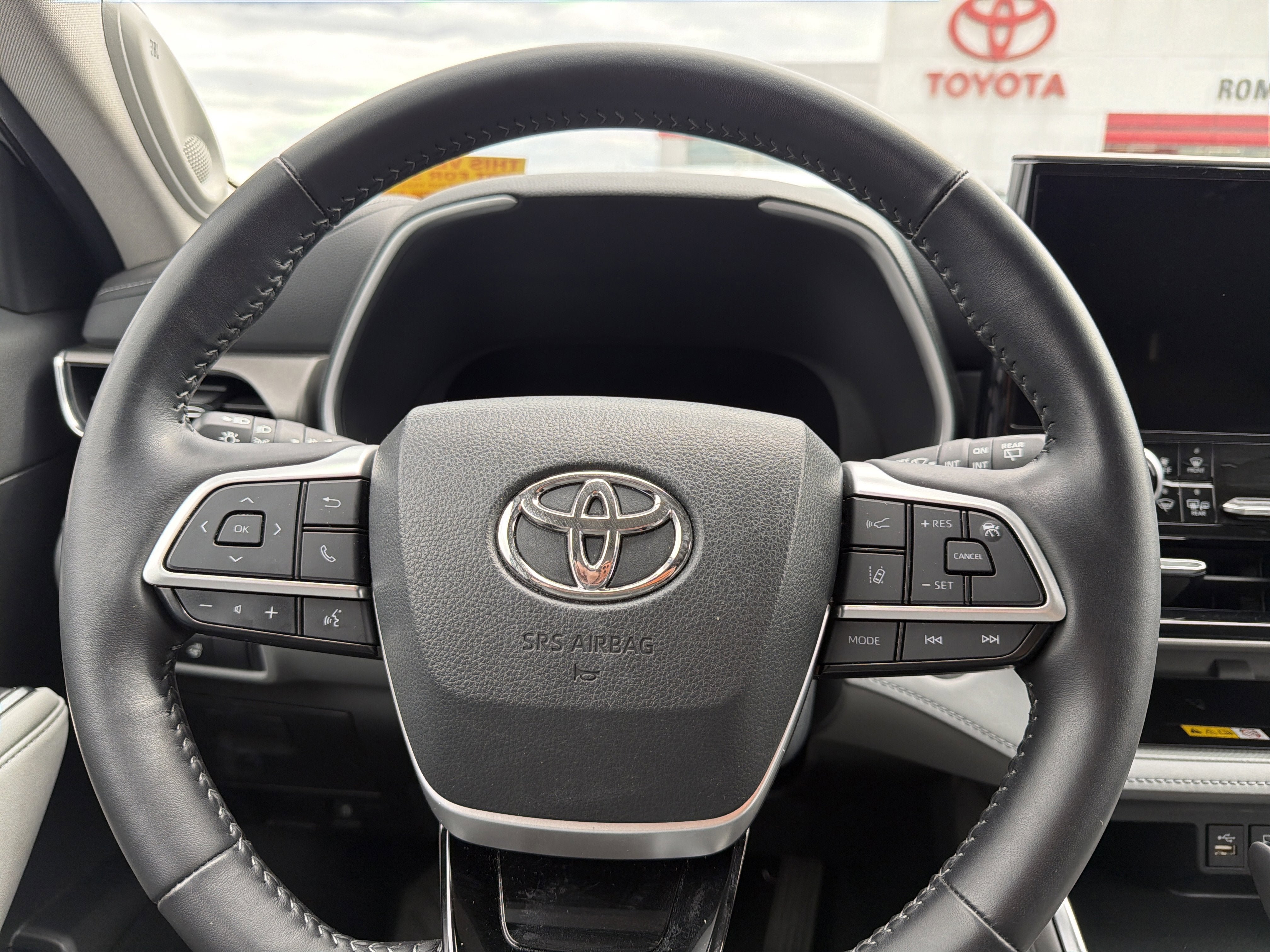 Used 2023 Toyota Highlander Limited AWD/4WD image 12