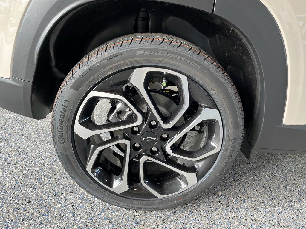 New 2026 Chevrolet Trax RS w/ Sunroof Package FWD image 35