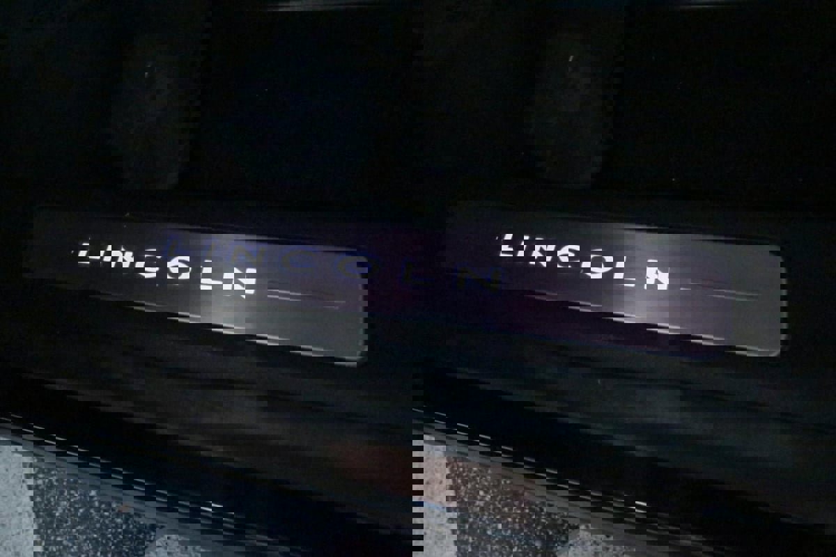 Used 2022 Lincoln Aviator Reserve w/ Equipment Group 201A image 14