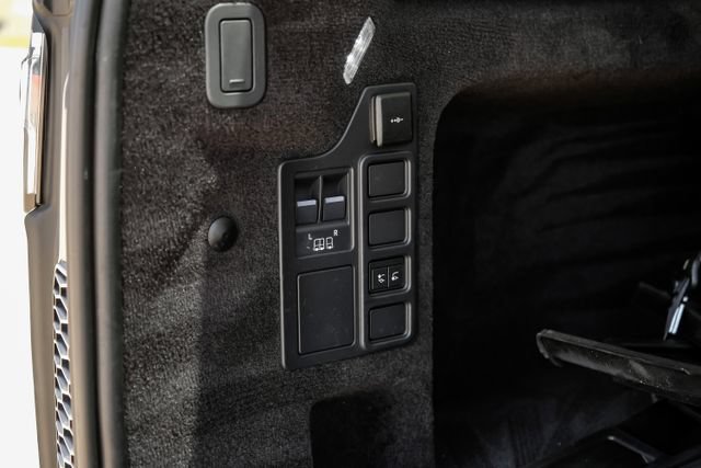 Used 2025 Land Rover Discovery Dynamic SE AWD/4WD image 70