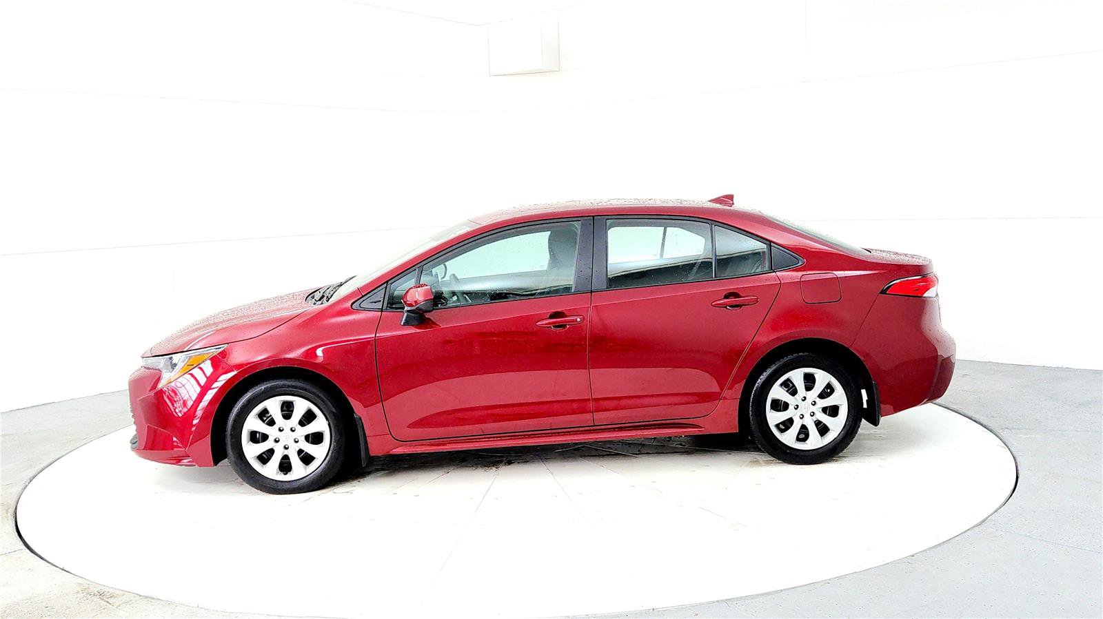 Certified 2025 Toyota Corolla LE image 3