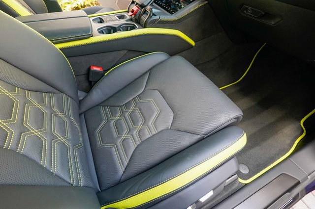 Used 2025 Lamborghini Urus SE image 87
