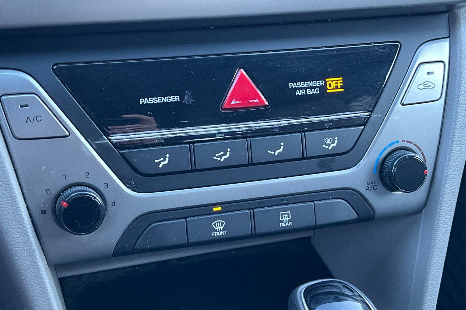 Used 2017 Hyundai Elantra SE image 24