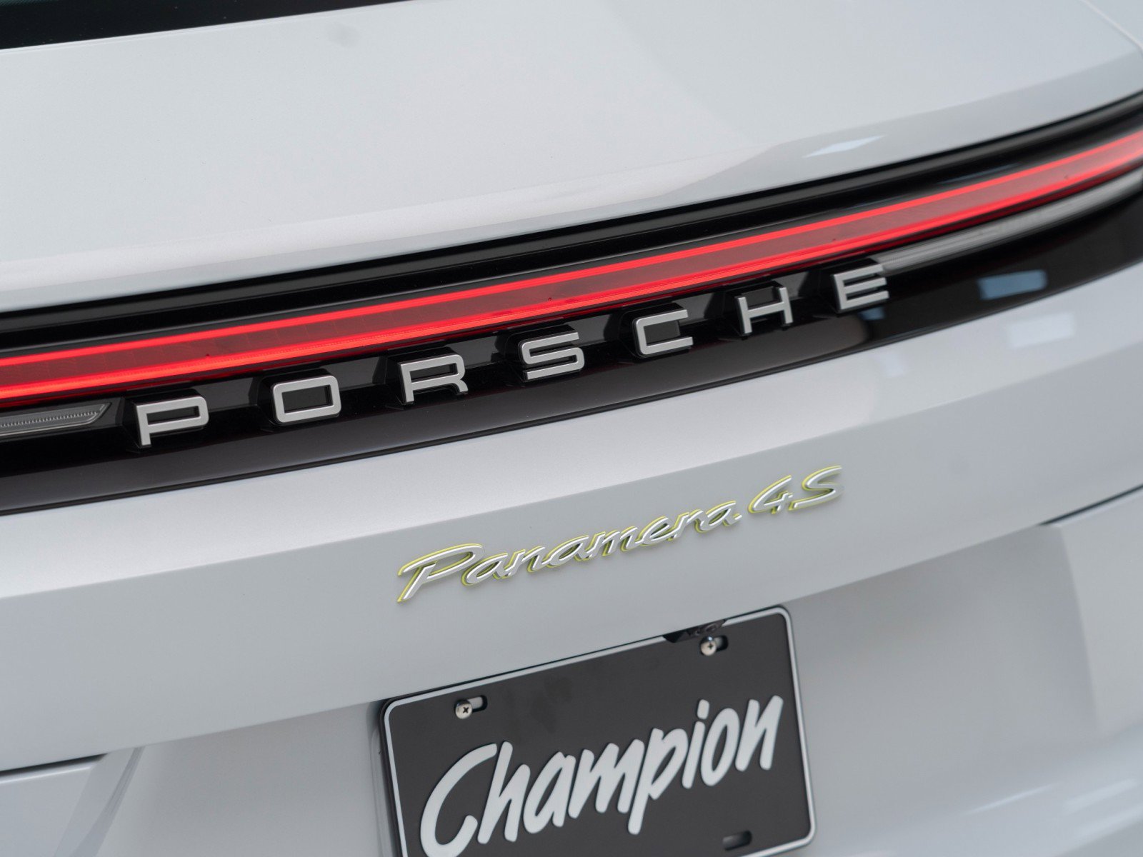 New 2026 Porsche Panamera 4S image 14