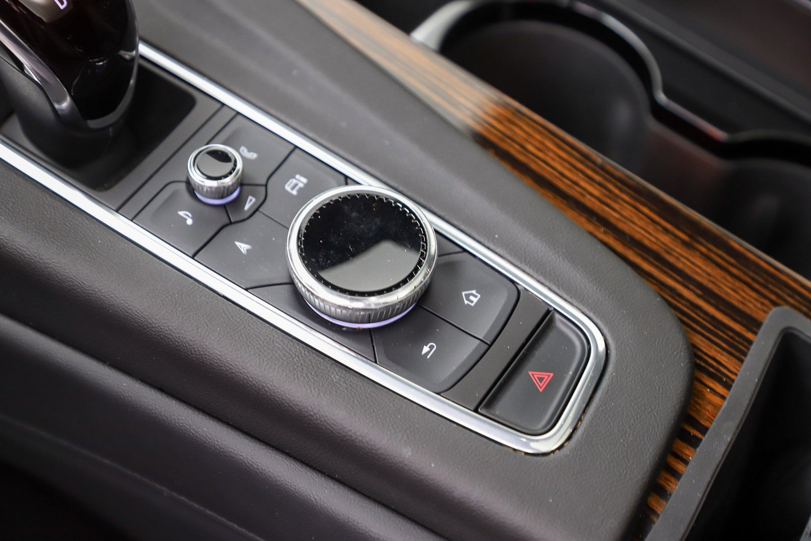 Used 2021 Cadillac Escalade Premium Luxury AWD/4WD image 28