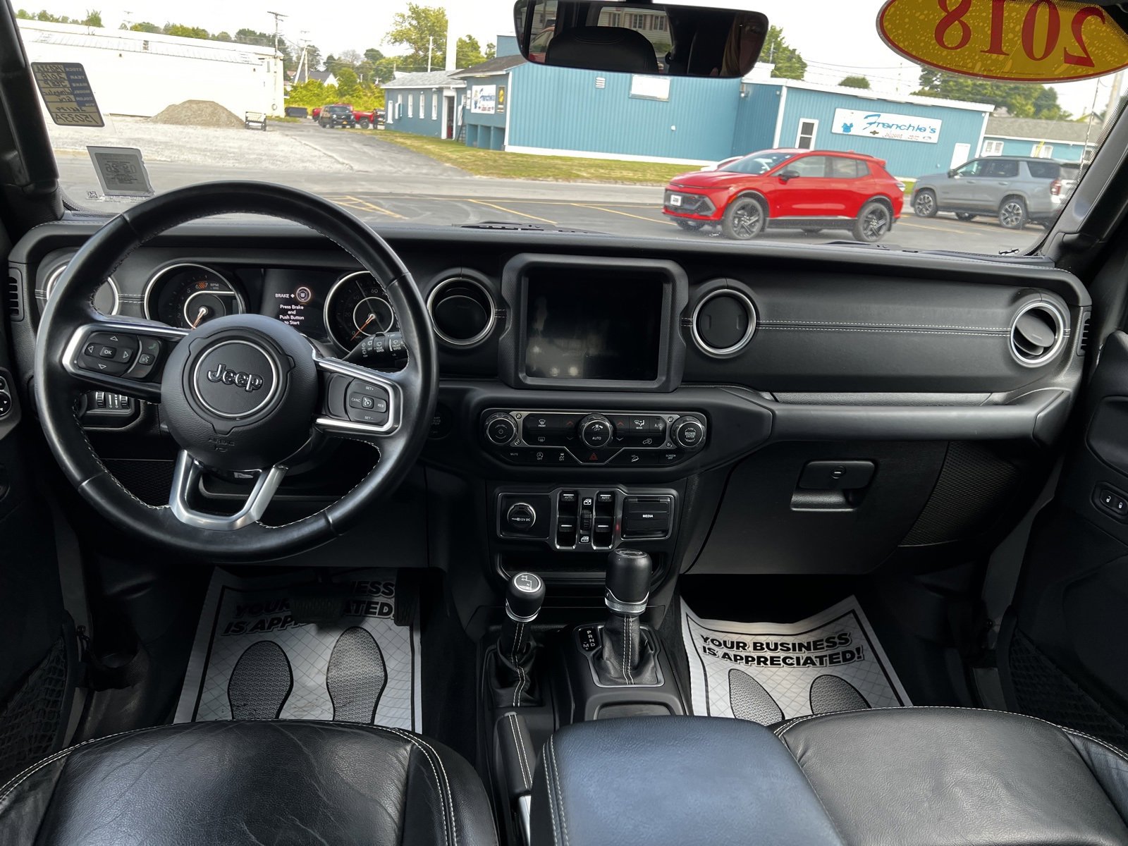 Used 2018 Jeep Wrangler Unlimited Sahara image 9