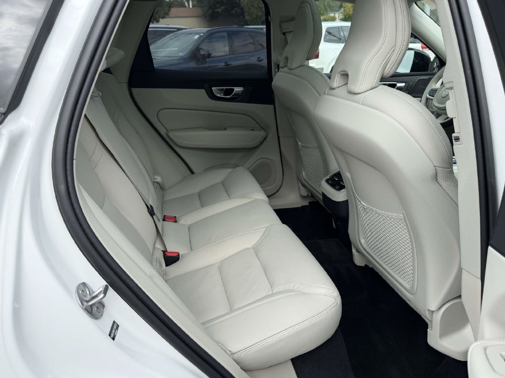 New 2026 Volvo XC60 B5 Ultra w/ Protection Package Premier AWD/4WD image 12