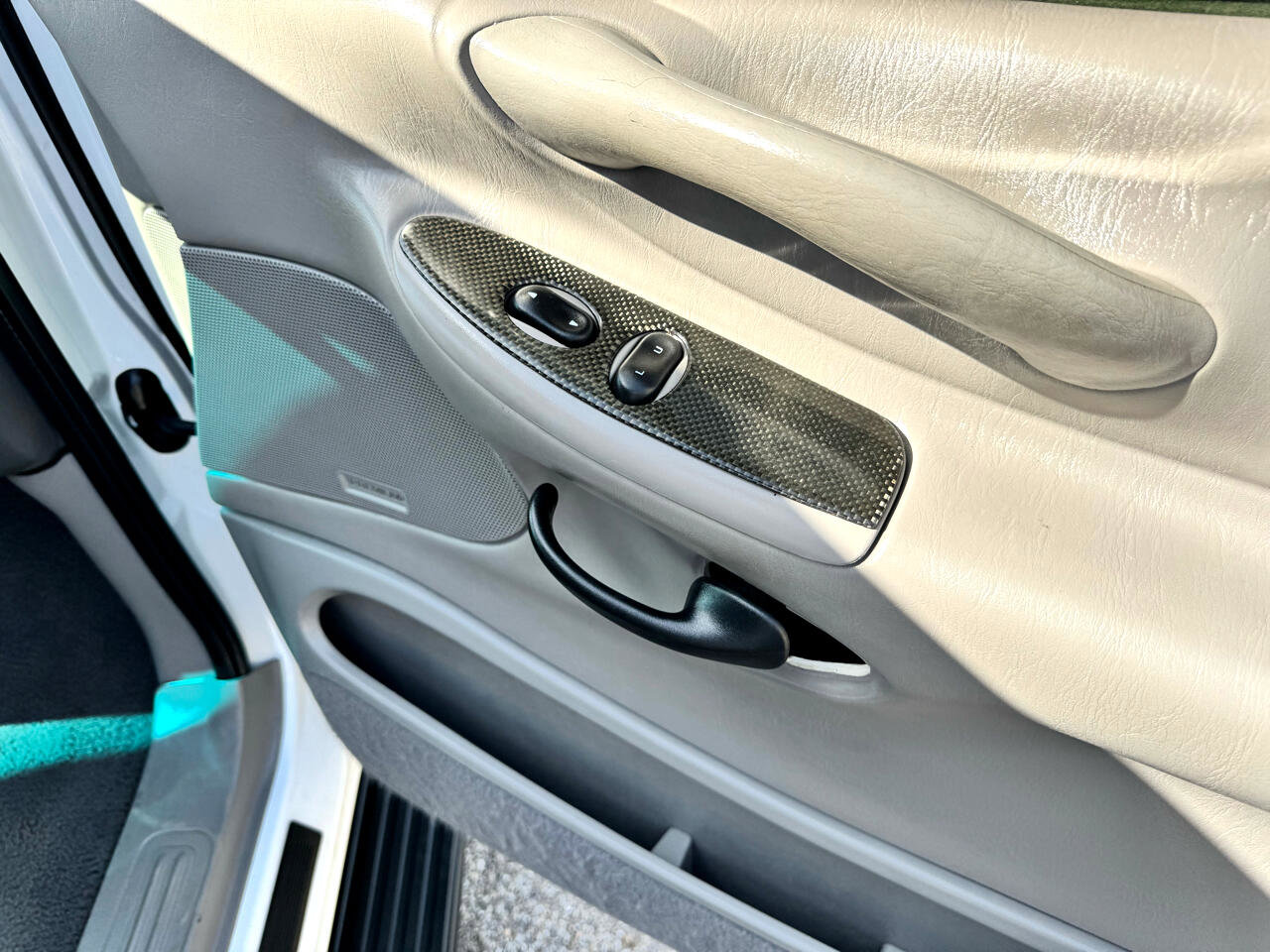 Used 2002 Ford Expedition XLT image 10