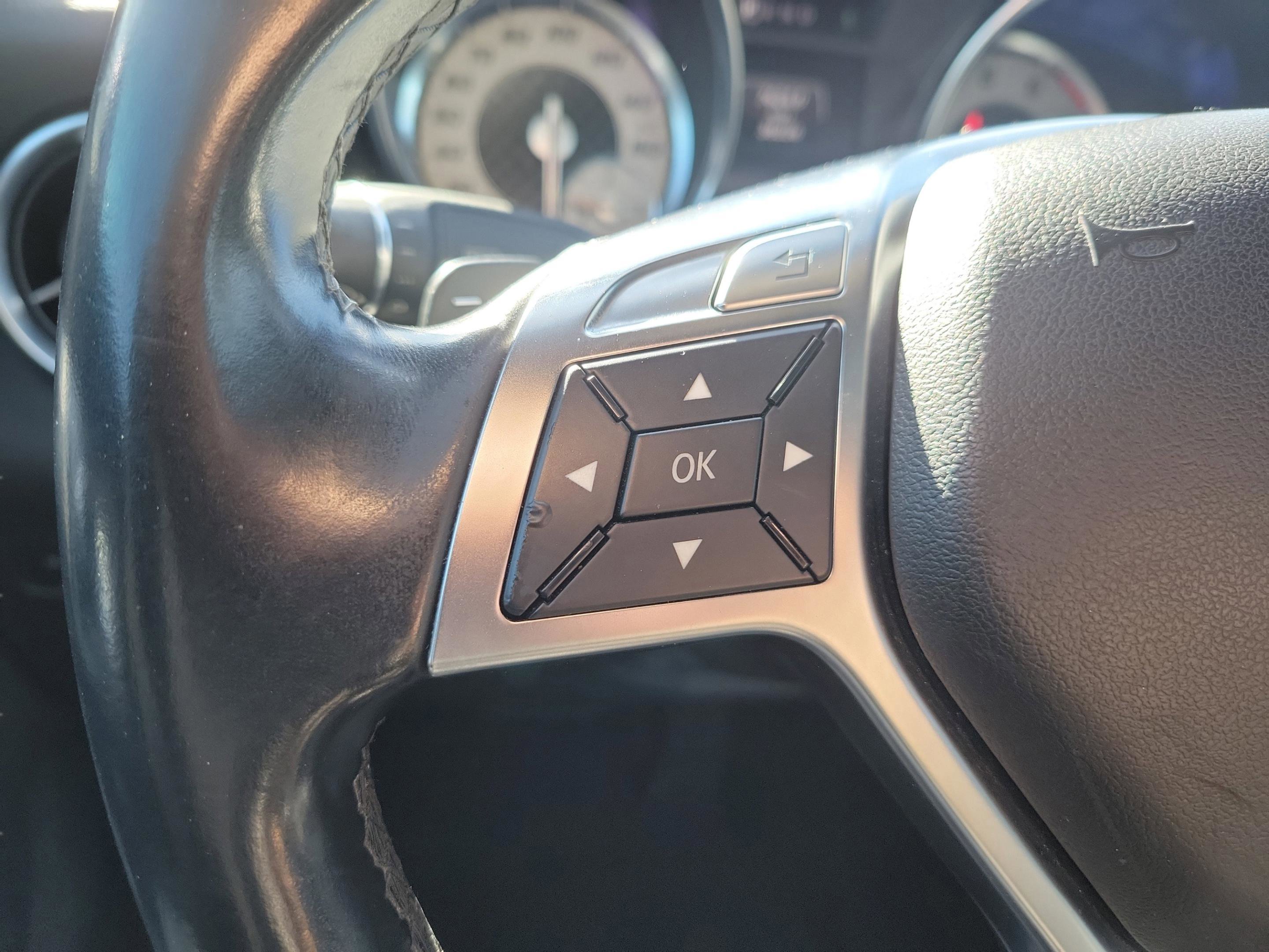 Used 2015 Mercedes-Benz SLK 250 image 16