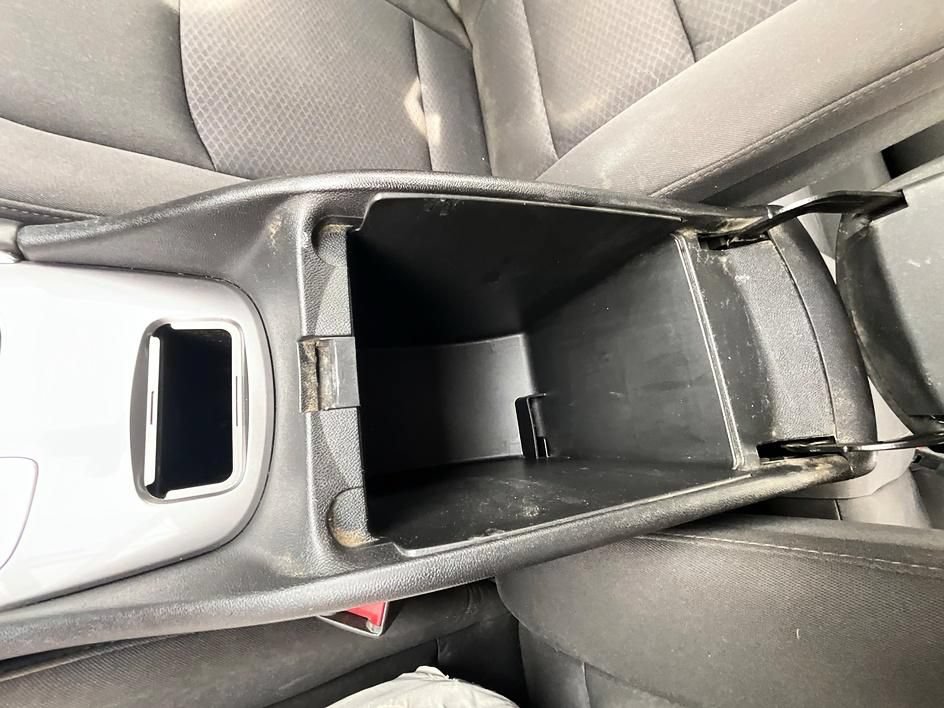 Used 2018 Chevrolet Malibu LT FWD image 25
