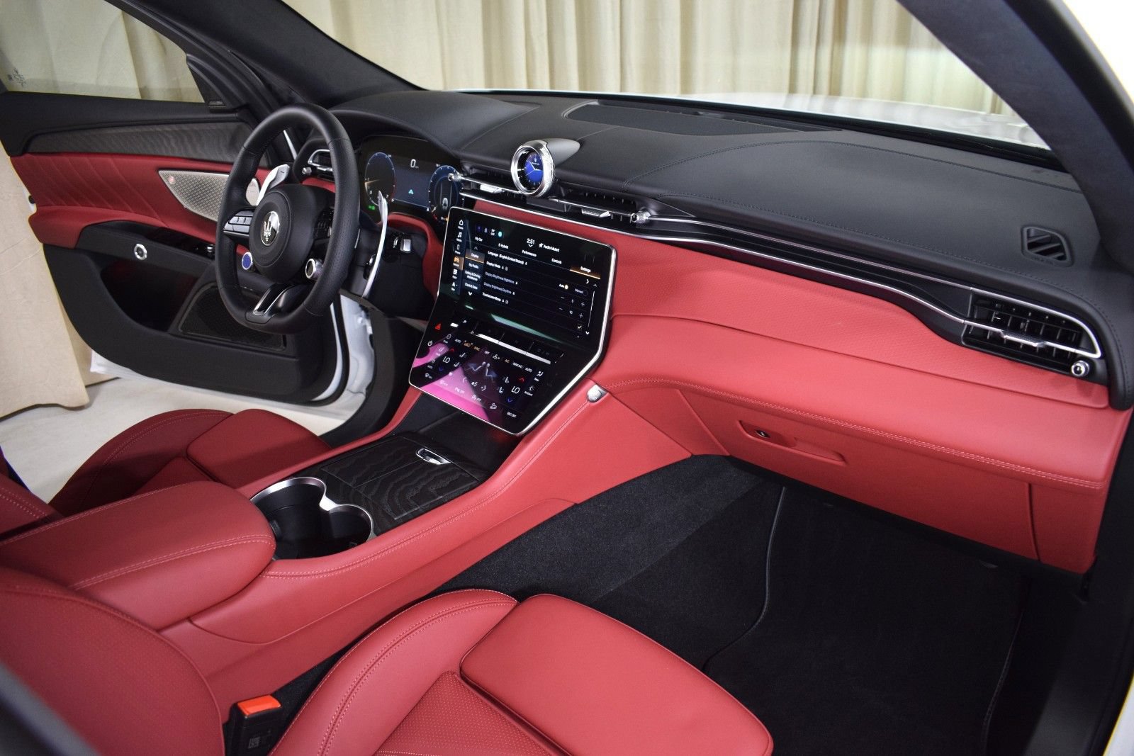 Certified 2025 Maserati Grecale Modena AWD/4WD image 23