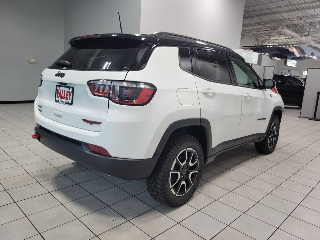 New 2026 Jeep Compass Trailhawk w/ Sun, Sound & Navigation Group AWD/4WD image 7