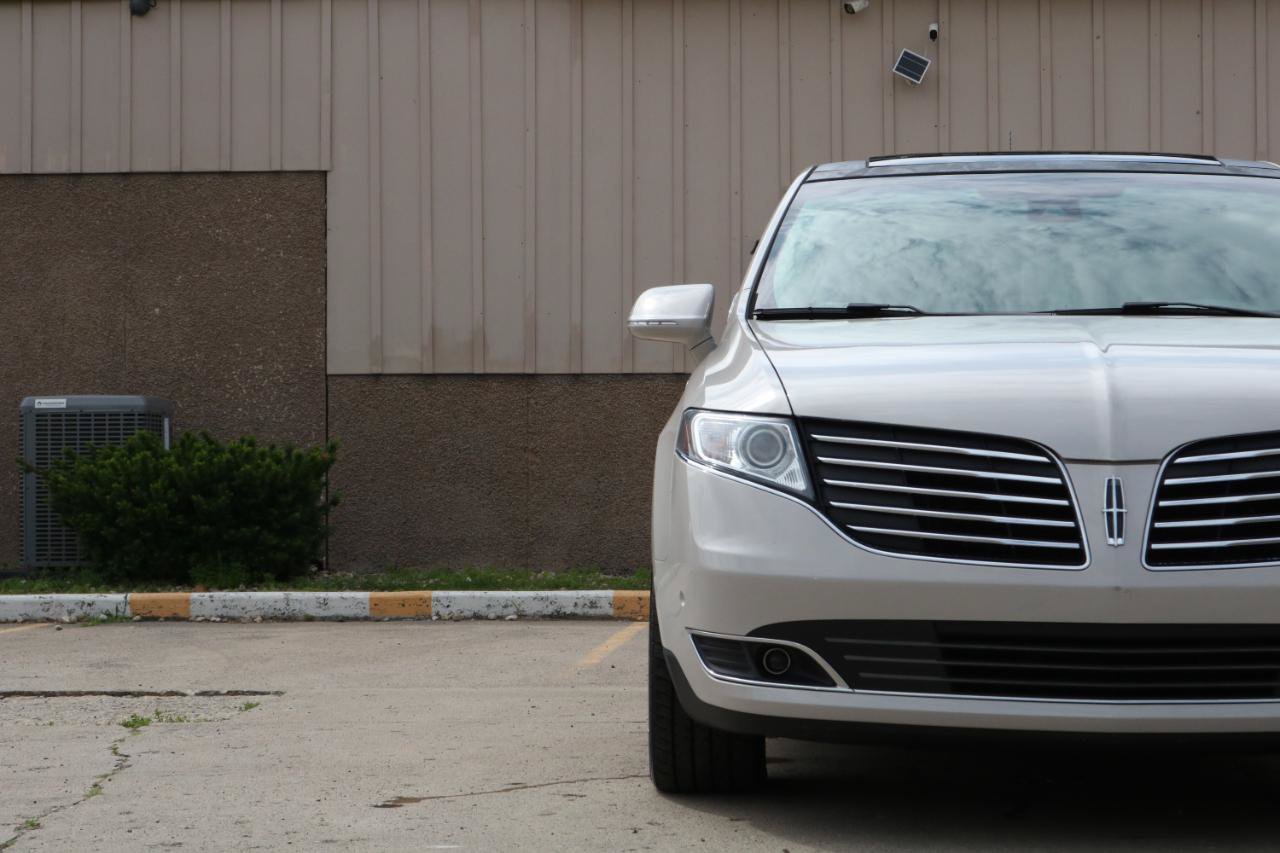 Used 2019 Lincoln MKT AWD image 4