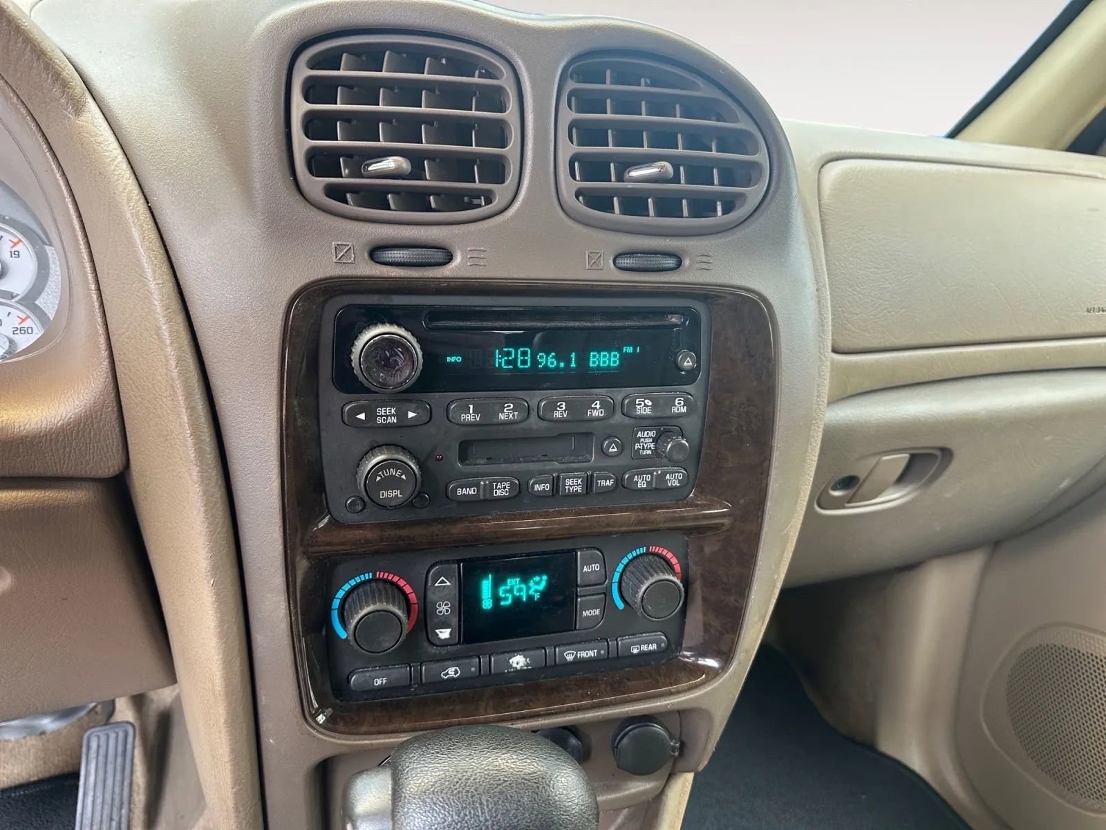 Used 2004 Buick Rainier CXL image 11