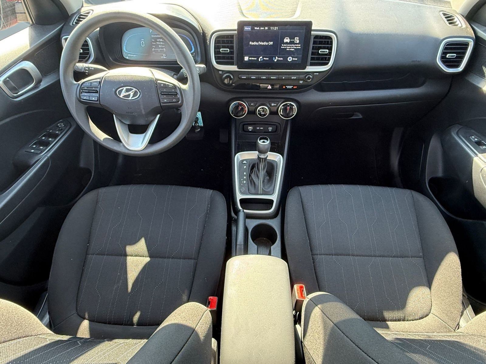 Used 2024 Hyundai Venue SE image 14