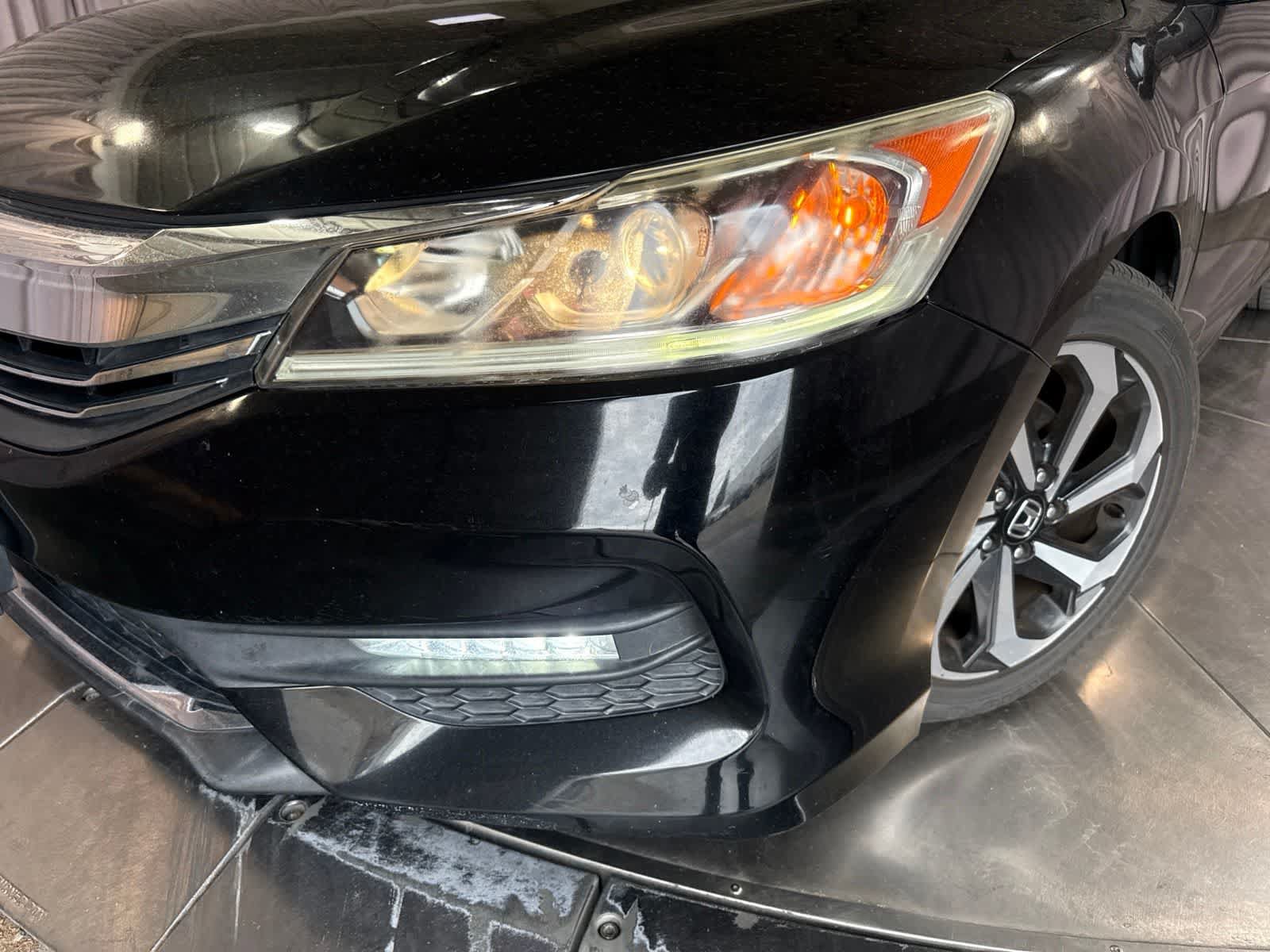 Used 2017 Honda Accord EX image 7