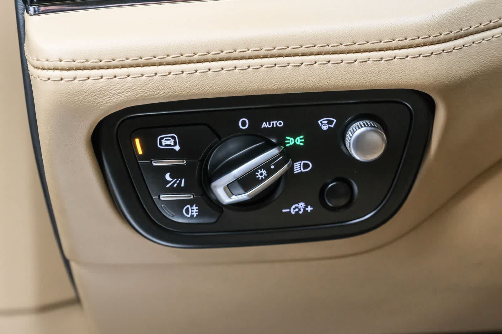 Used 2018 Bentley Bentayga AWD/4WD image 30