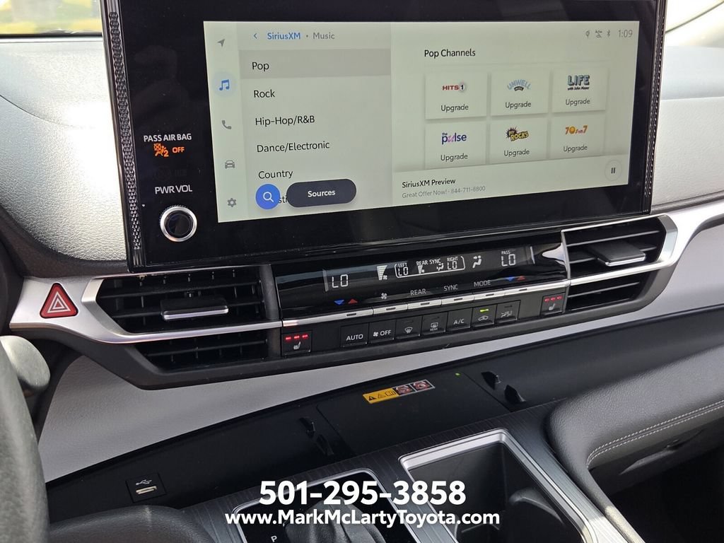 Used 2025 Toyota Sienna XLE FWD image 19