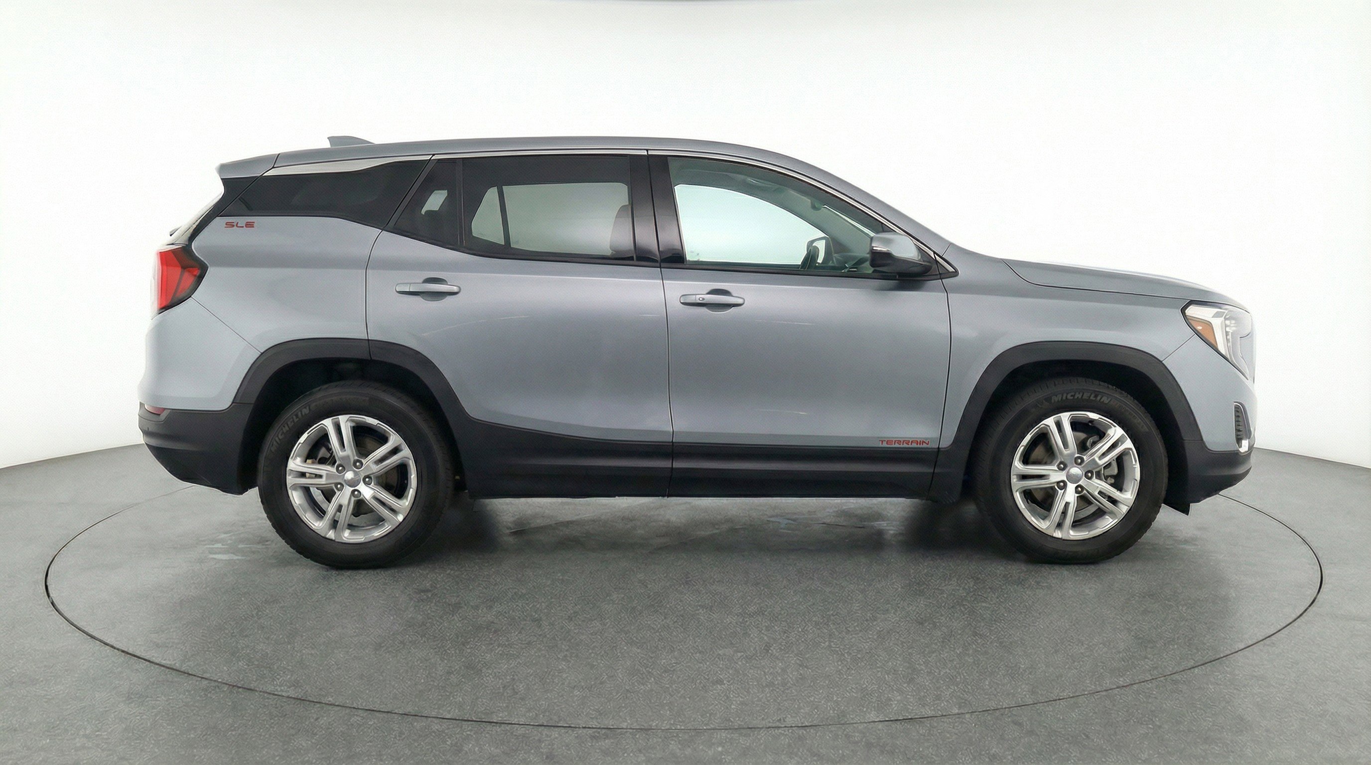 Used 2024 GMC Terrain SLE image 11