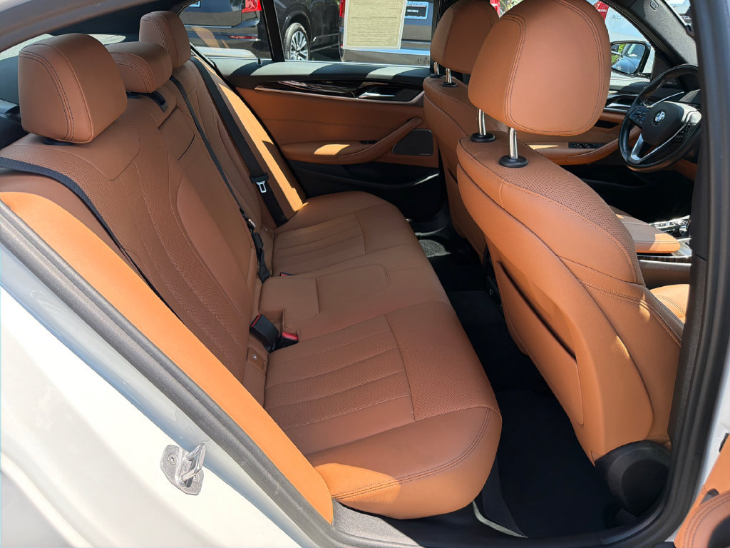 Used 2021 BMW 530i w/ Premium Package RWD image 15