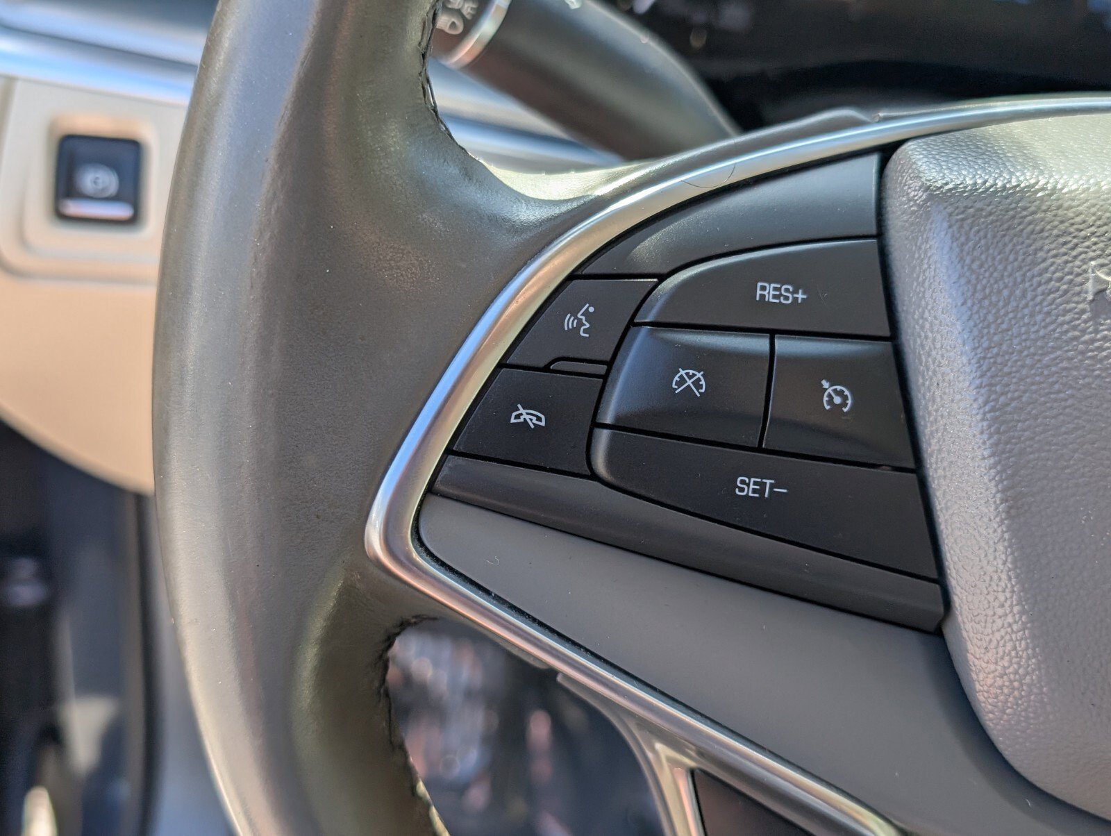 Used 2018 Cadillac XT5 Luxury image 40