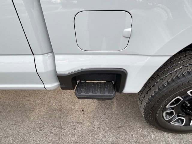 New 2026 Ford F350 Platinum w/ FX4 Off-Road Package image 8