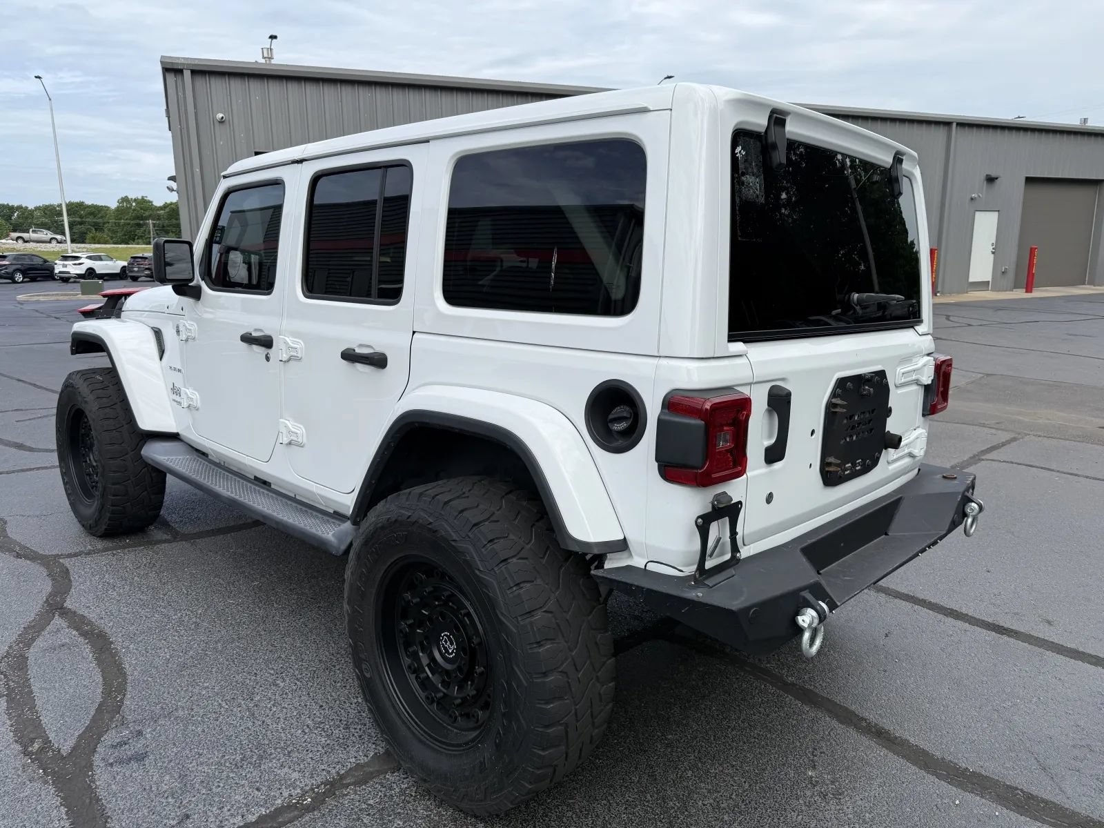Used 2018 Jeep Wrangler Unlimited Sahara w/ LED Lighting Group AWD/4WD image 2