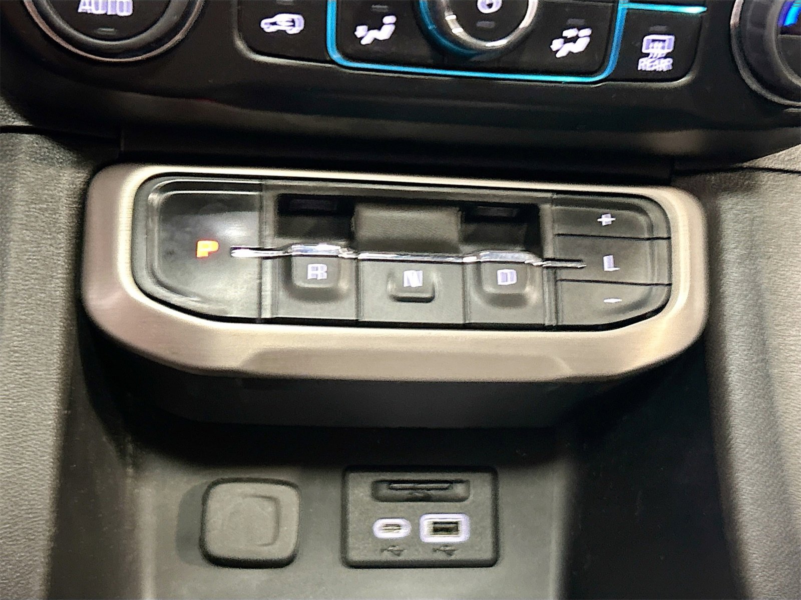 Used 2023 GMC Acadia Denali w/ Denali Technology Package image 17