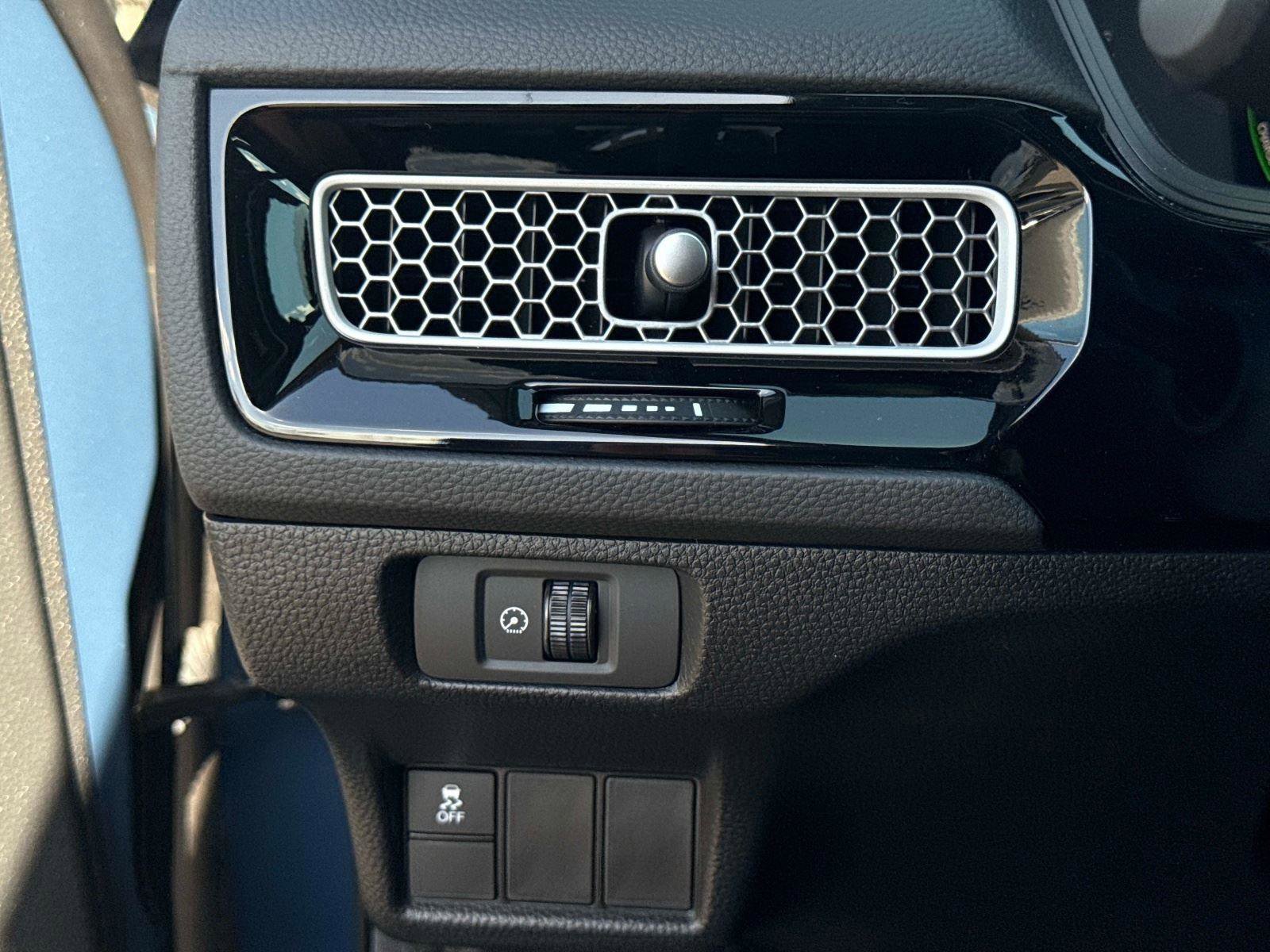 Certified 2025 Honda Civic Sport Touring image 30