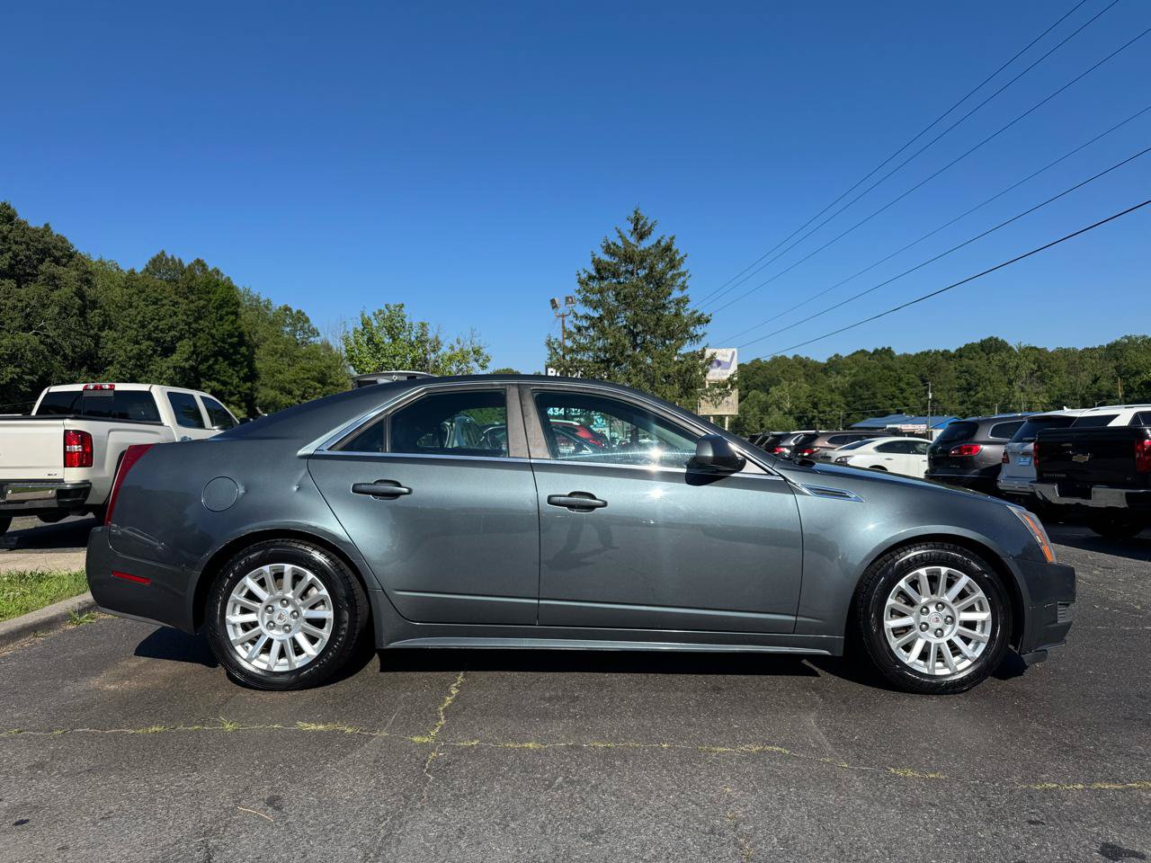 Used 2010 Cadillac CTS Luxury RWD image 4