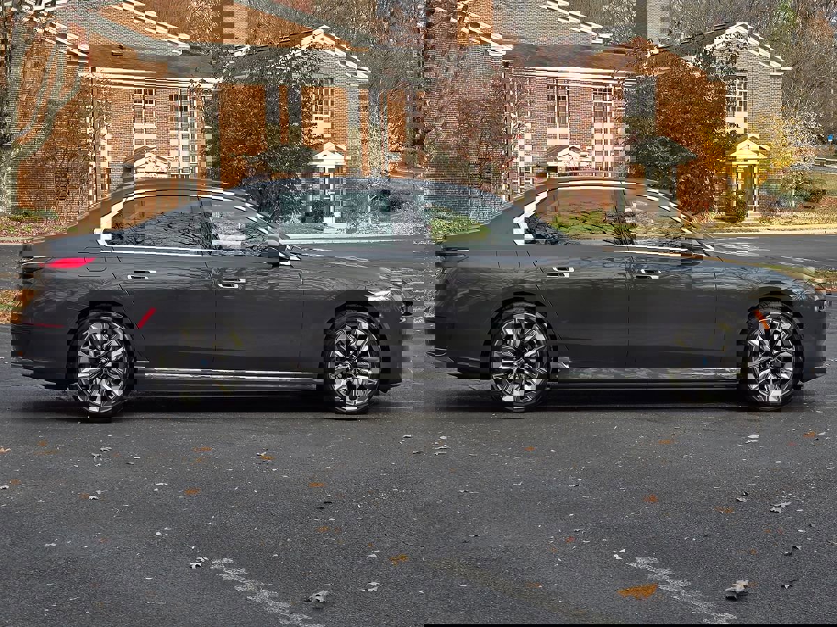 Used 2024 BMW i7 xDrive60 w/ Executive Package image 7