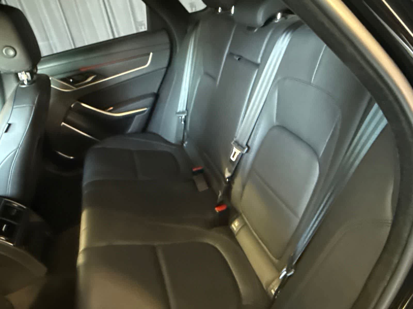 Used 2023 Jaguar XF SE RWD image 14