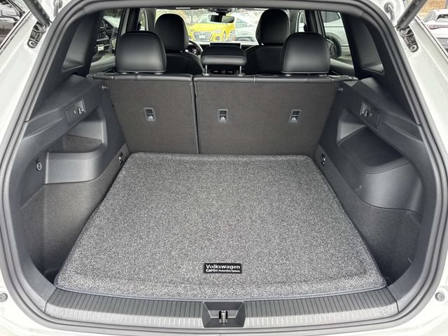 New 2026 Volkswagen Tiguan SE R-Line FWD image 23
