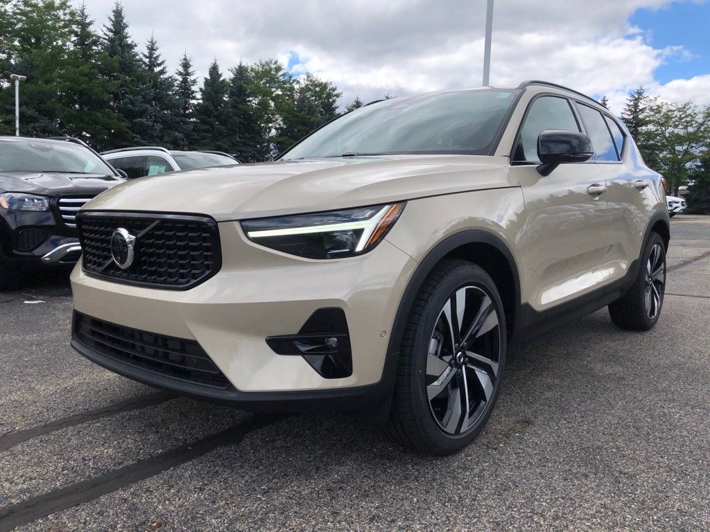 New 2026 Volvo XC40 B5 Ultra w/ Protection Package Premier AWD/4WD image 3