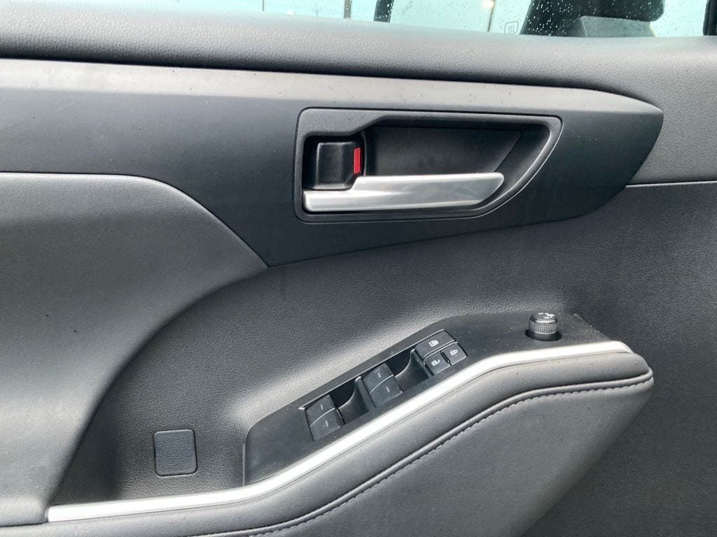 Certified 2026 Toyota Highlander XSE AWD/4WD image 14