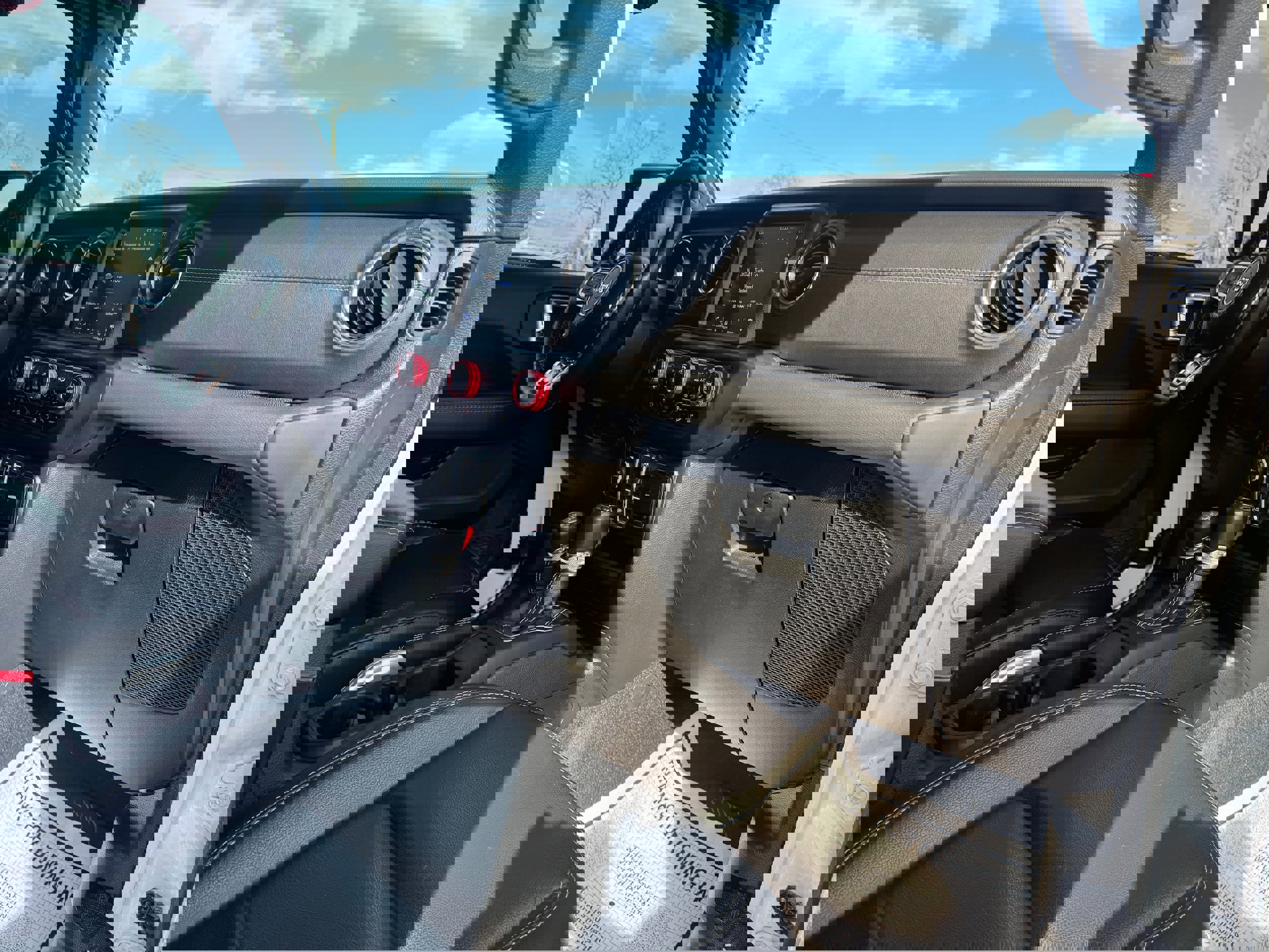 Used 2020 Jeep Wrangler Unlimited Sahara image 18